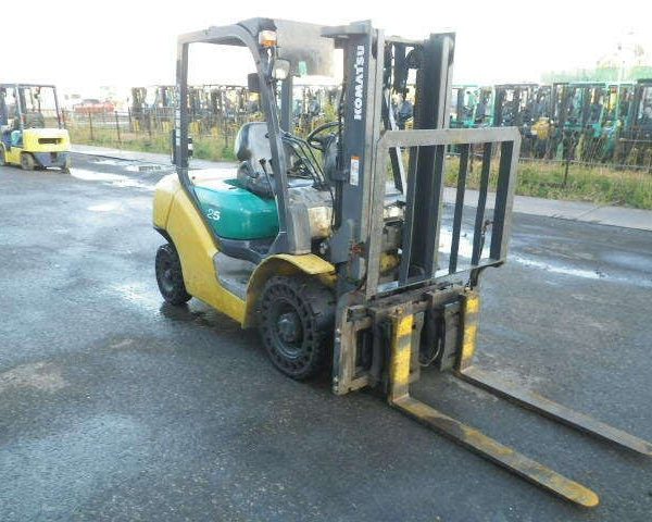 Xe nâng dầu 2.5 tấn Komatsu FD25C-15
