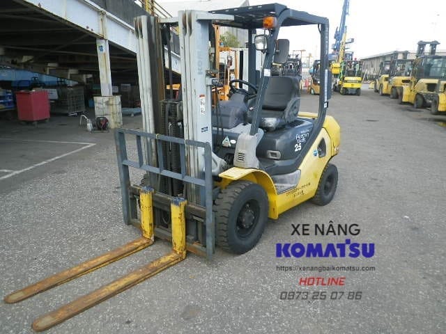 Xe Nâng Xăng Komatsu Chui Công