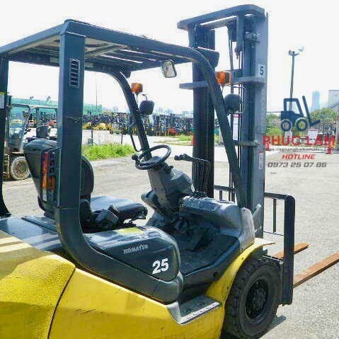 XE NÂNG DẦU DIESEL KOMATSU NHẬT 2.5 TẤN MODEL FD25T-17 CŨ 341511 - Ảnh 4