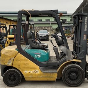 Xe nâng dầu 2,5 tấn Komatsu FD25C-16