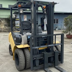 Xe nâng dầu 2,5 tấn Komatsu FD25C-17