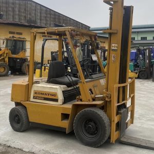 Xe nâng xăng 2 tấn Komatsu FG20-8