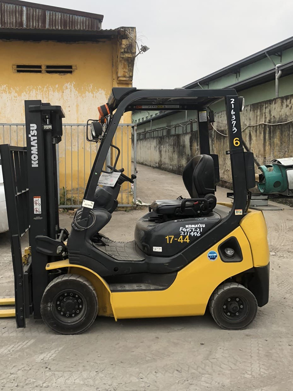 Xe nâng xăng 1.5 tấn Komatsu4